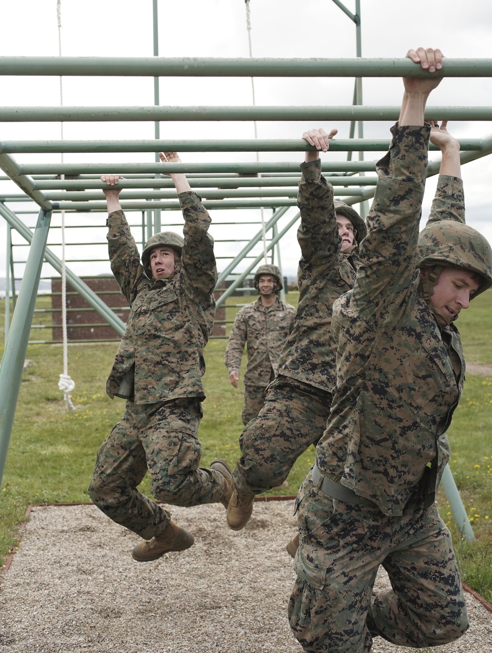 Obstacle course teamwork during Red Dagger