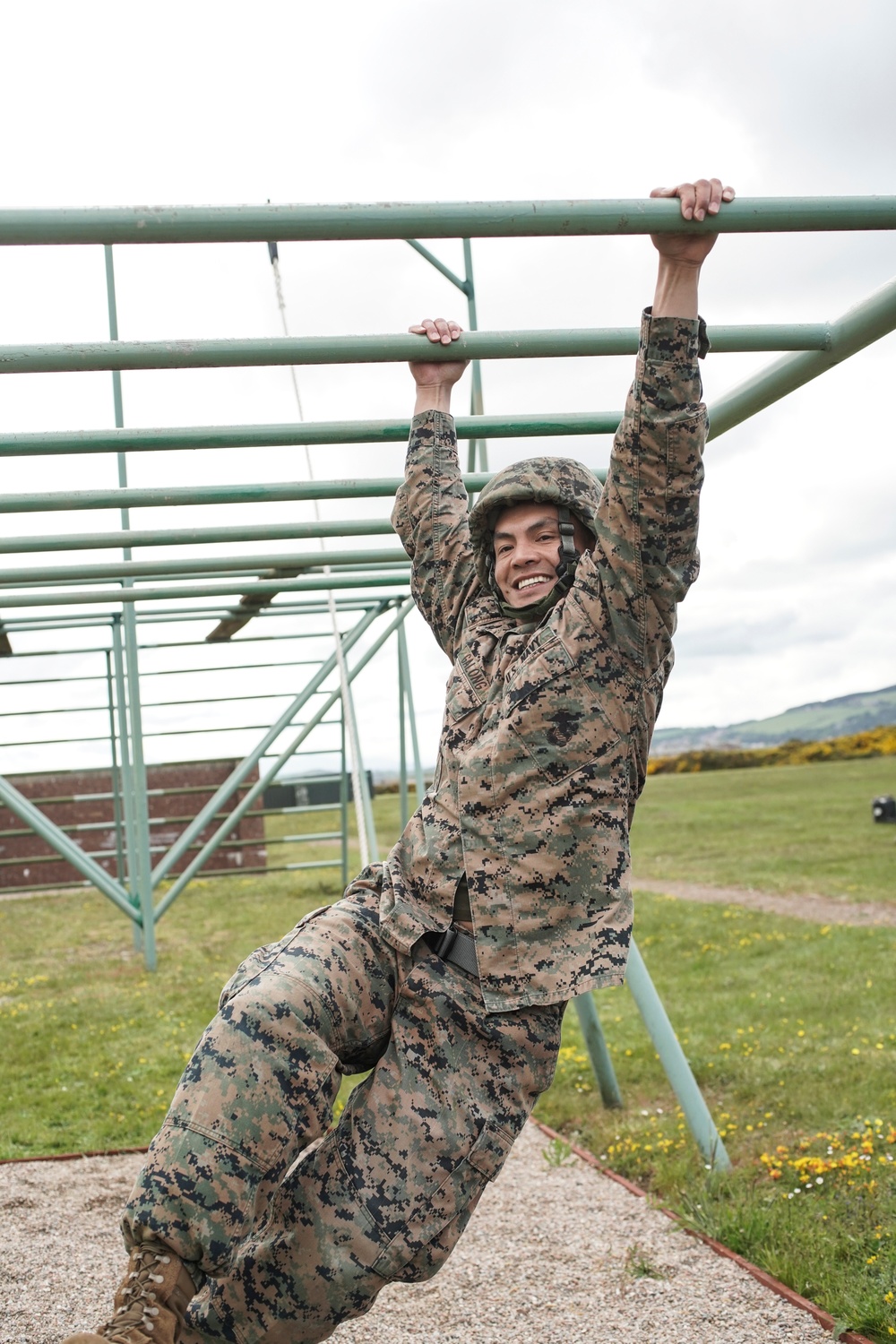 Obstacle course teamwork during Red Dagger