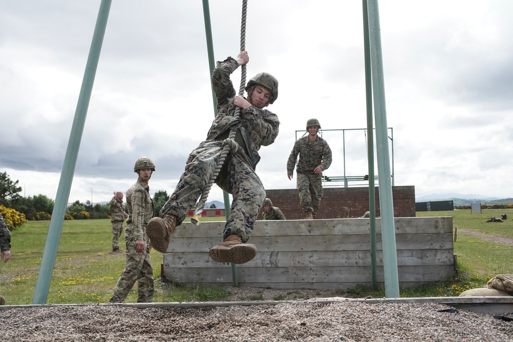 Obstacle course teamwork during Red Dagger