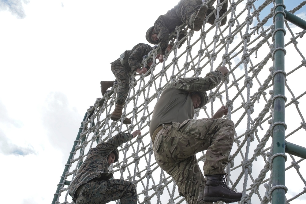 Obstacle course teamwork during Red Dagger