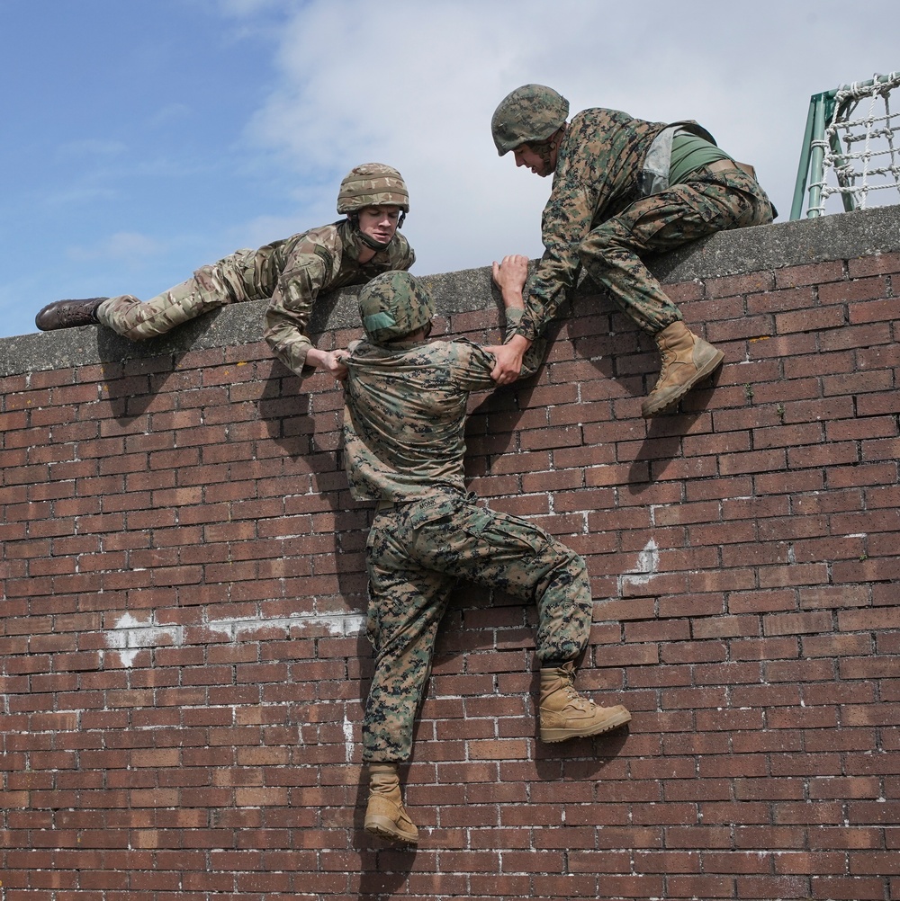 Obstacle course teamwork during Red Dagger