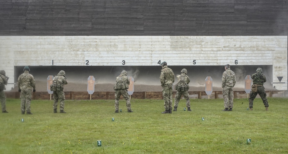 U.S. Marines, British Army Commandos practice close-quarters marksmanship during Red Dagger