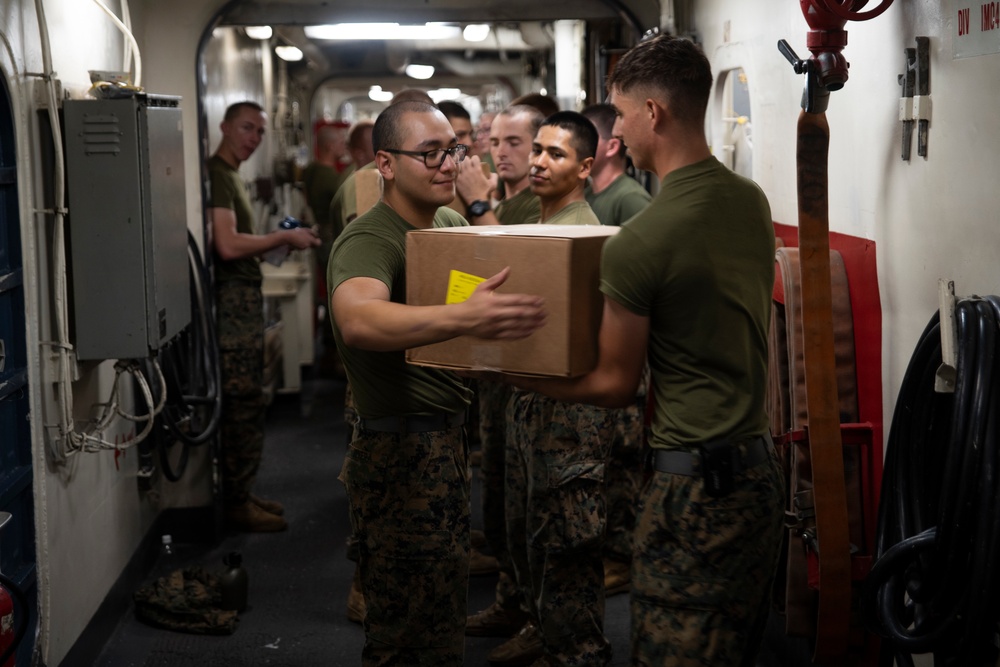 31st MEU Marines and Sailors assist Replenishment at Sea