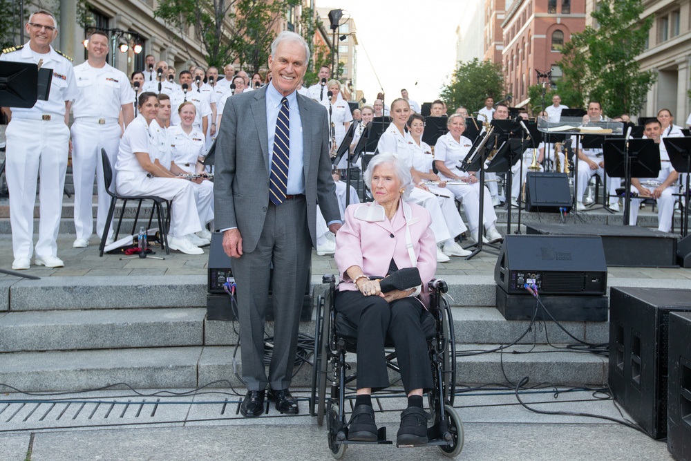 SECNAV attends the 2019 Concert on the Avenue kick off show.
