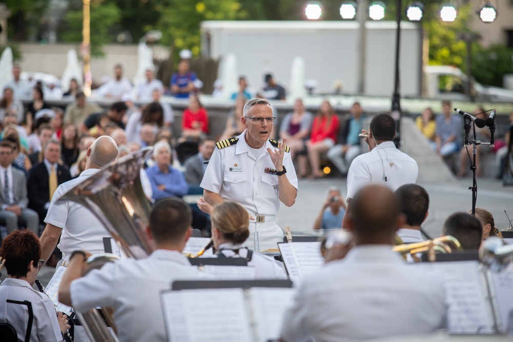 SECNAV attends the 2019 Concert on the Avenue kick off show.