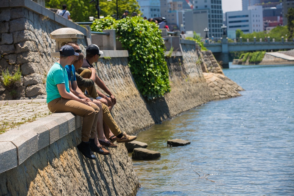 HMH-462 Visits Hiroshima Peace Park and Museum