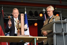 Americans, Germans memorialize airlift personnel 70 years later