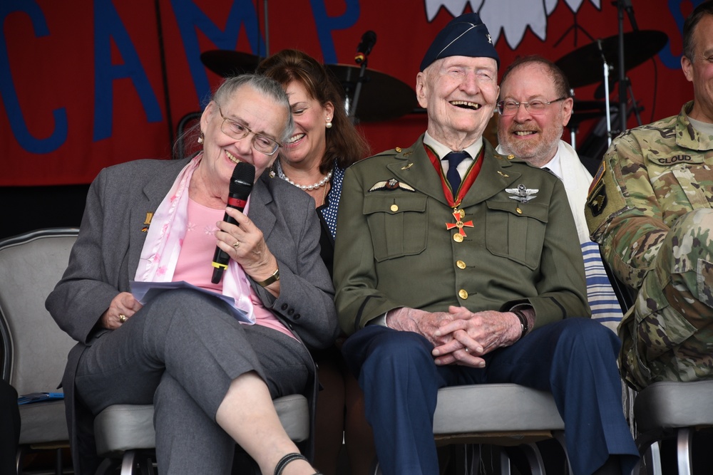 Americans, Germans memorialize airlift personnel 70 years later