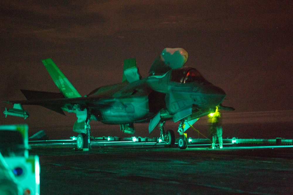 31st MEU night time flight operations aboard the USS Wasp