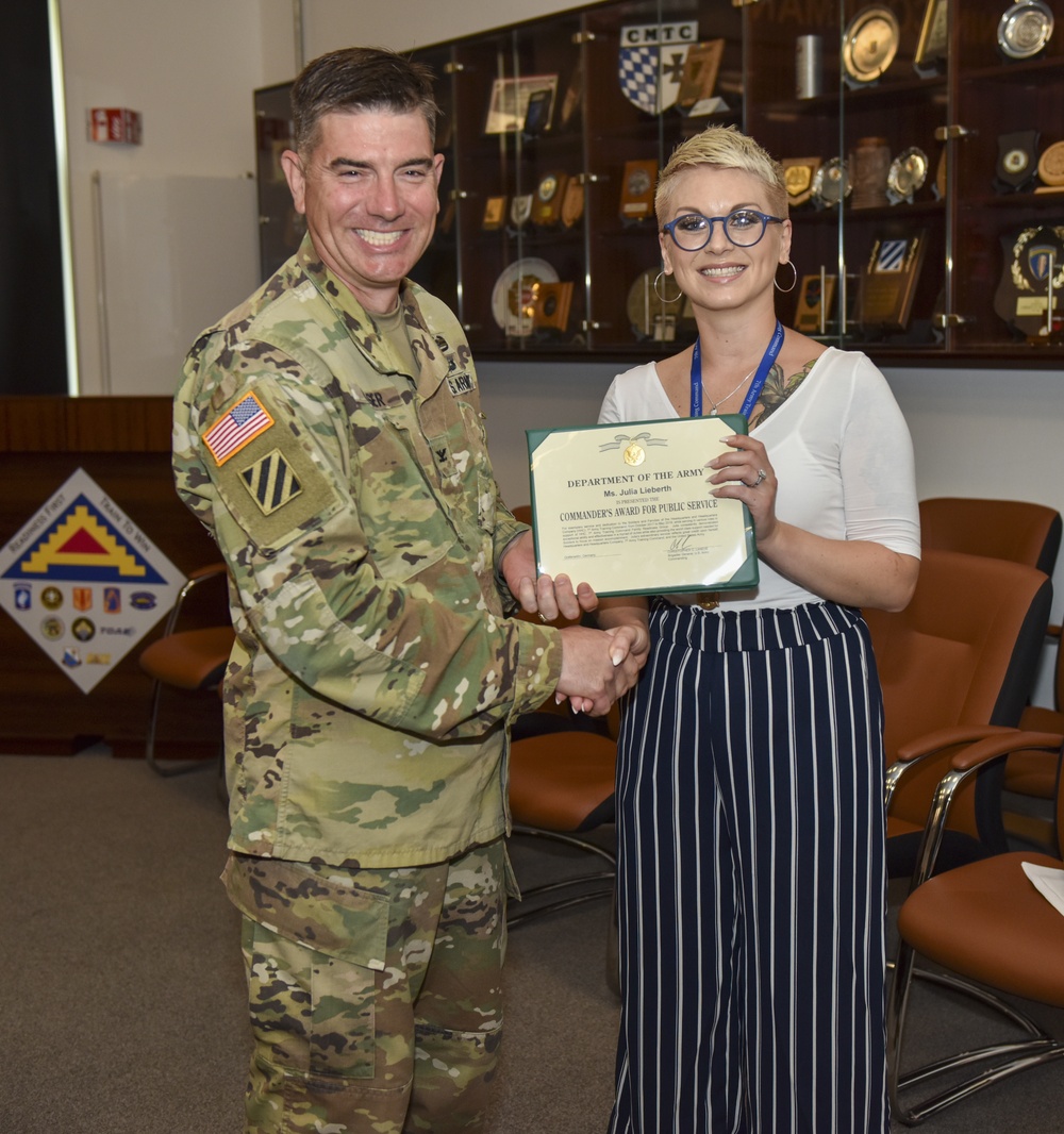 Col. William Glaser presents Commander’s Award for Public Service to Julia Lieberth