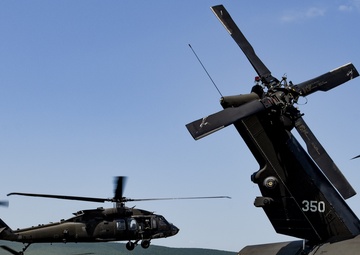 Black Hawks Depart Novo Selo