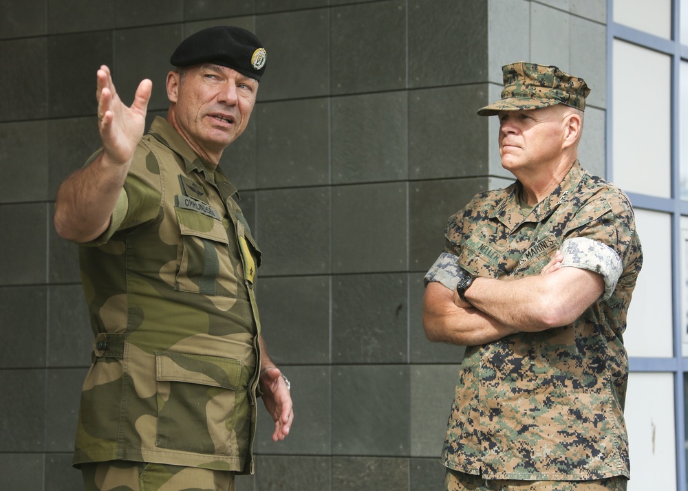 Commandant Visits EUCOM