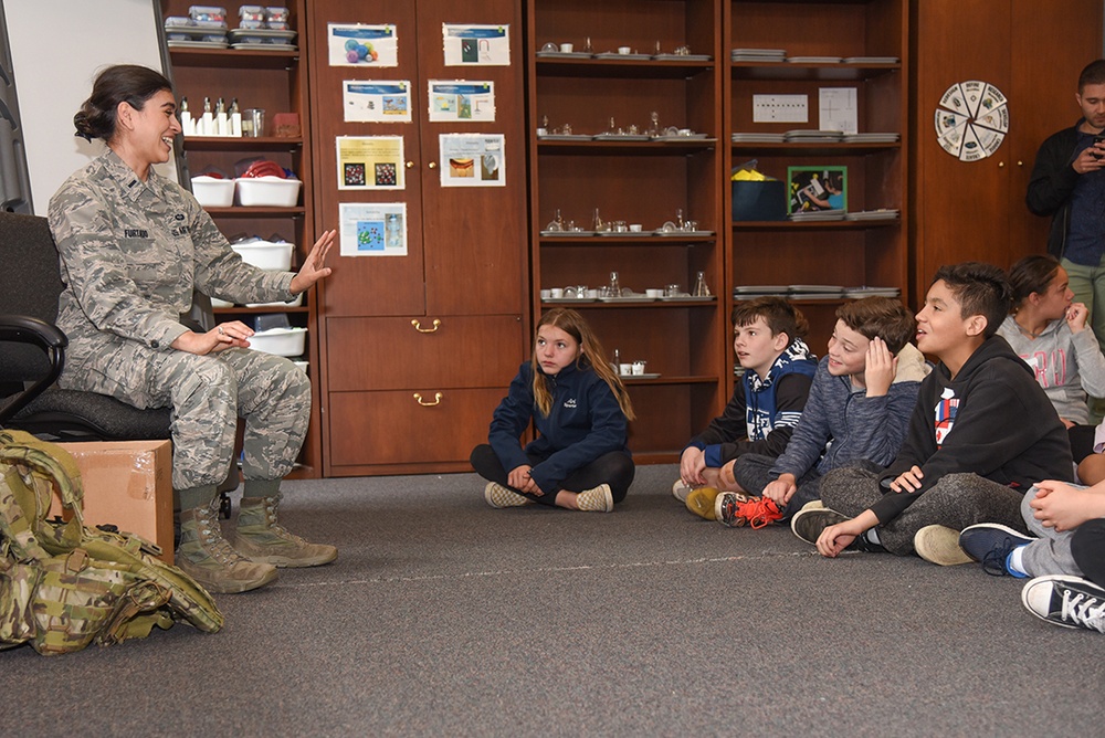 C3I&amp;N engineer talks with STARBASE students