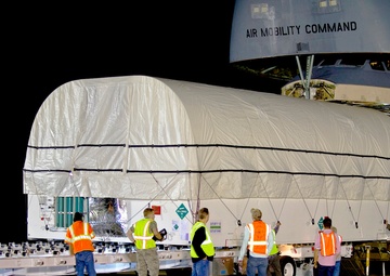 AEHF5 lands at Cape Canaveral
