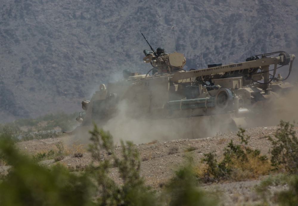 Reserve Marines conduct mechanized assaults at ITX 4-19