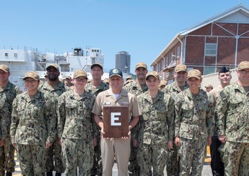 Surface Force Commander Encourages Continued Excellence to USS Benfold Crew