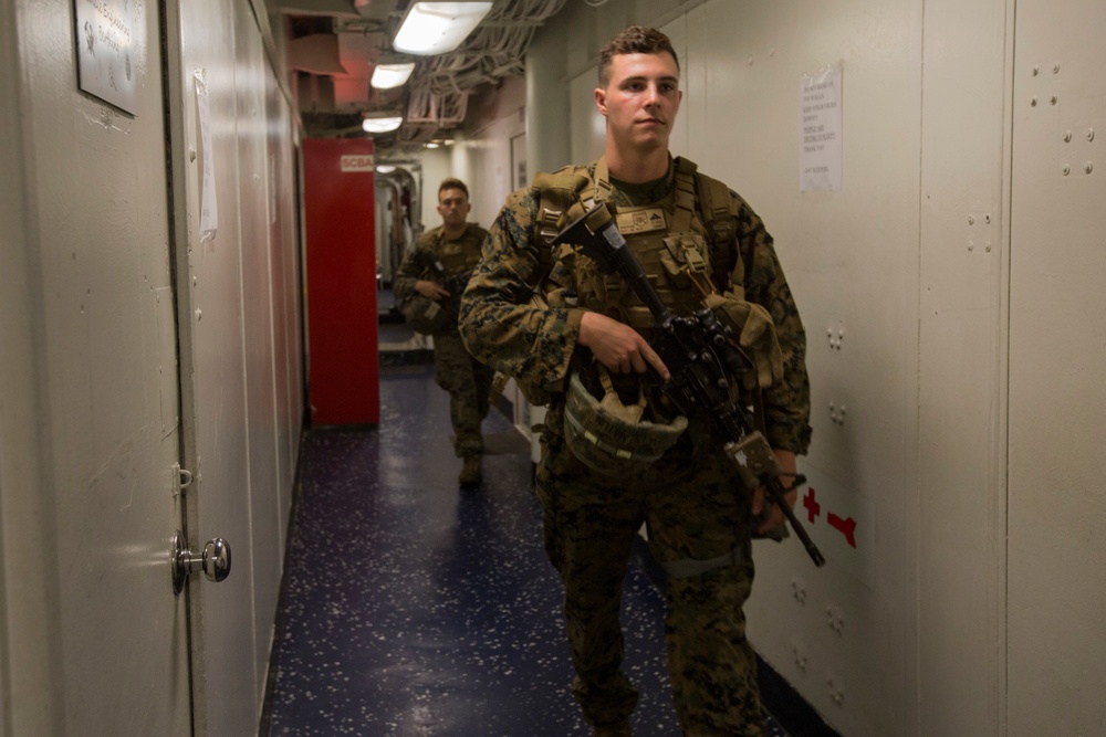 31st MEU Marines conduct Tactical Recovery of Aircraft and Personnel drills