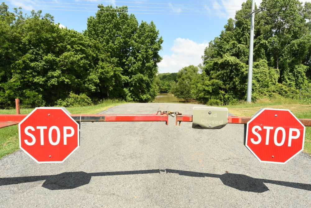 Sings Alert Residents to Road Closures