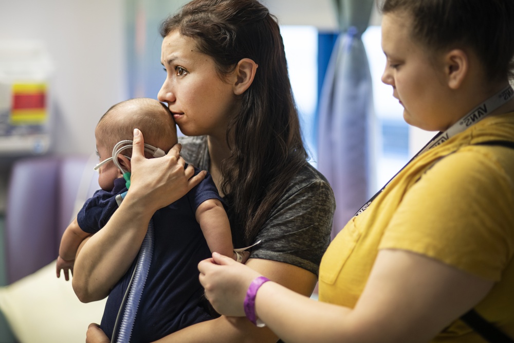 Mother, baby flown safely home after 7 months in ICU