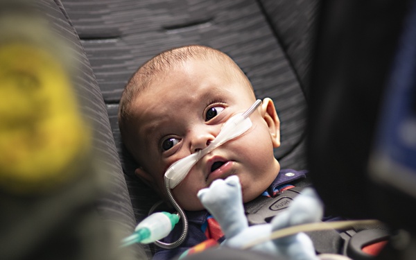 Mother, baby flown safely home after 7 months in ICU