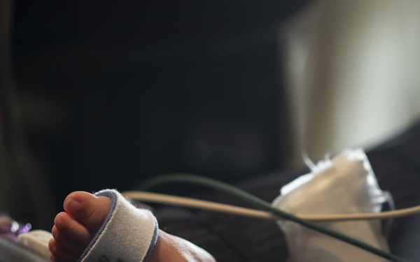 Mother, baby flown safely home after 7 months in ICU