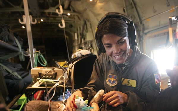 Mother, baby flown safely home after 7 months in ICU