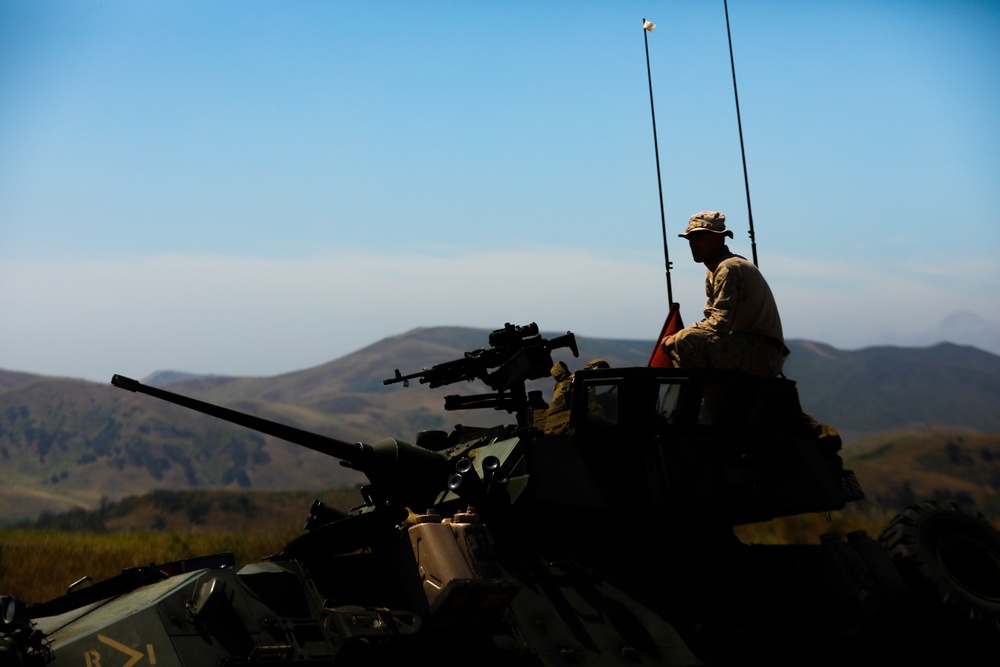 1st LAR, midshipmen conduct weapon familiarization during CORTRAMID