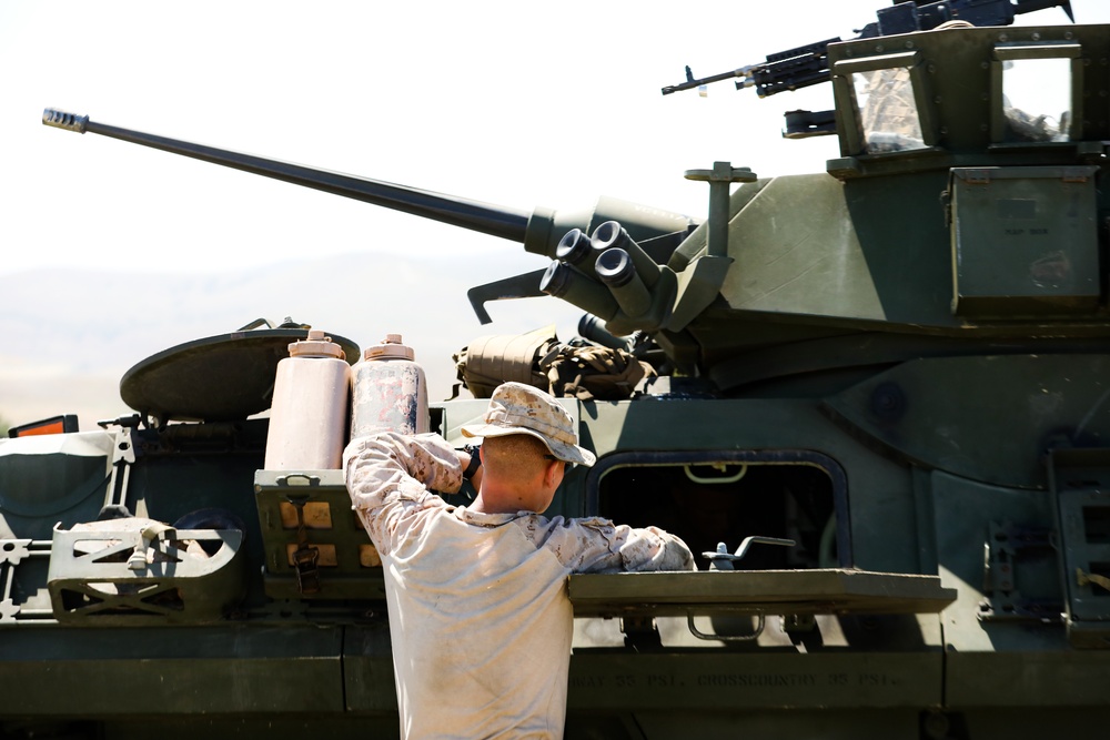 1st LAR, midshipmen conduct weapon familiarization during CORTRAMID