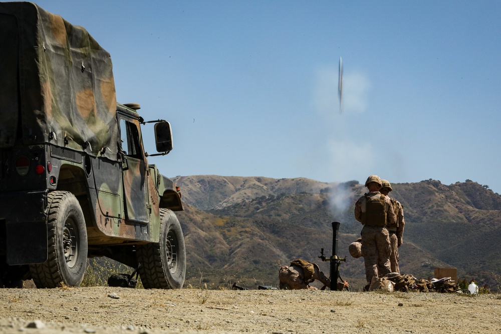 1st LAR, midshipmen conduct weapon familiarization during CORTRAMID