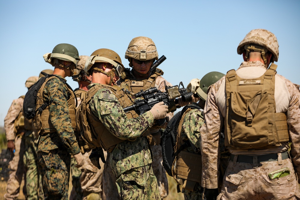 DVIDS - Images - 1st LAR, midshipmen conduct weapon familiarization ...