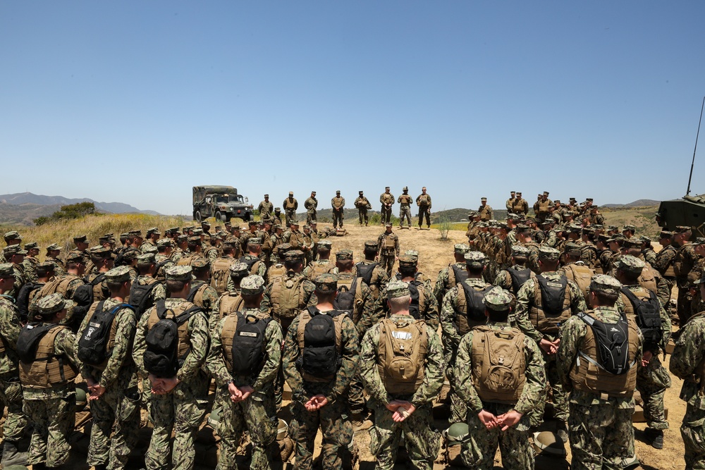 1st LAR, midshipmen conduct weapon familiarization during CORTRAMID