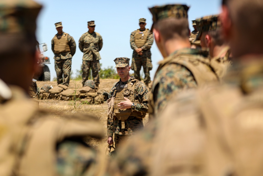 1st LAR, midshipmen conduct weapon familiarization during CORTRAMID
