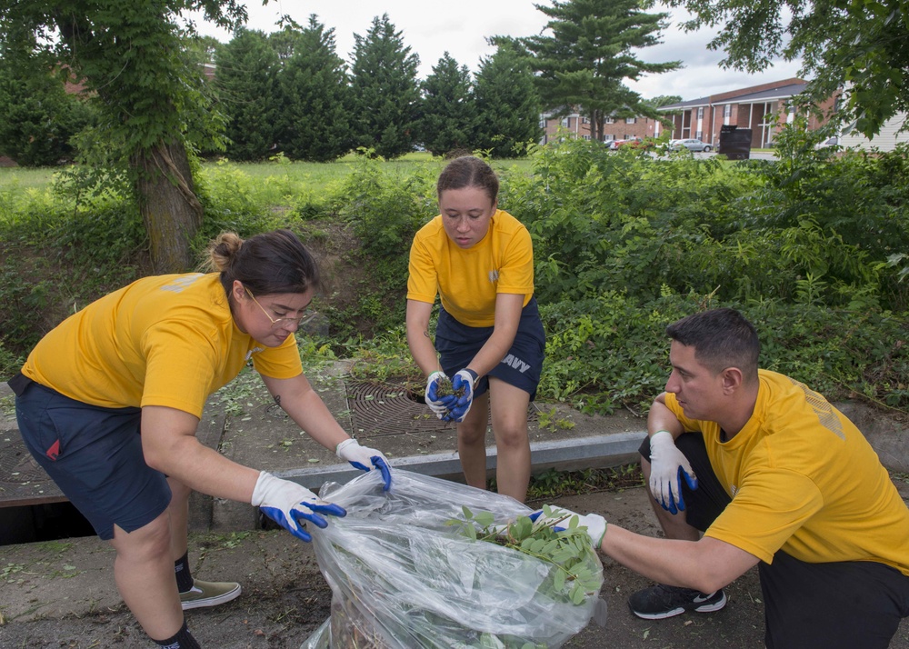 GHWB Sailors Volunteer for &quot;Thousand Points of Light&quot;