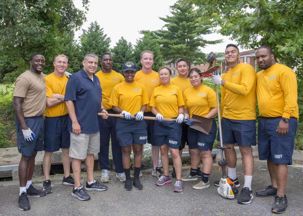 GHWB Sailors Volunteer for &quot;Thousand Points of Light&quot;