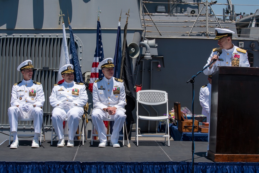 USS Paul Hamilton (DDG 60) Change of Command