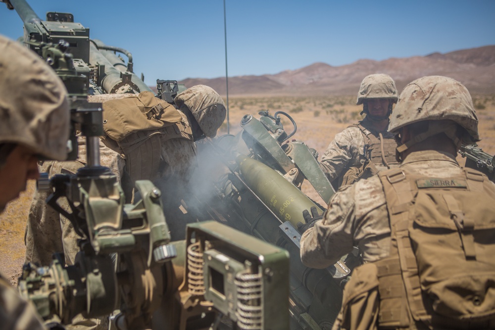 Reserve Marine artillerymen rain steel during ITX 4-19