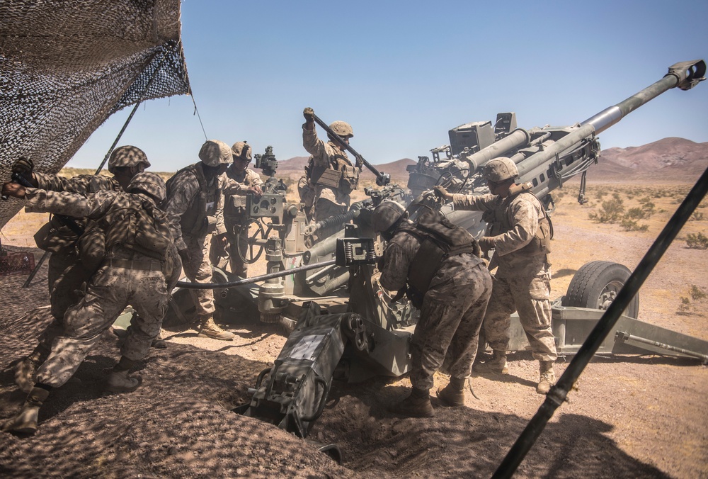 November Battery fires M777 howitzer during ITX 4-19