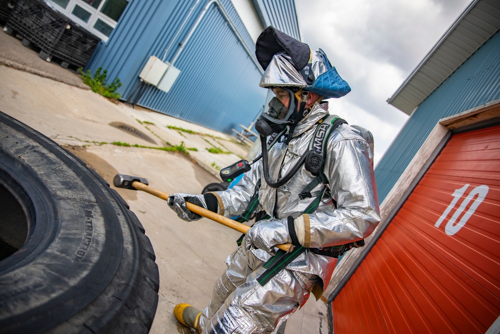 U.S. Marine Corps firefighters train in CFB Cold Lake, Canada