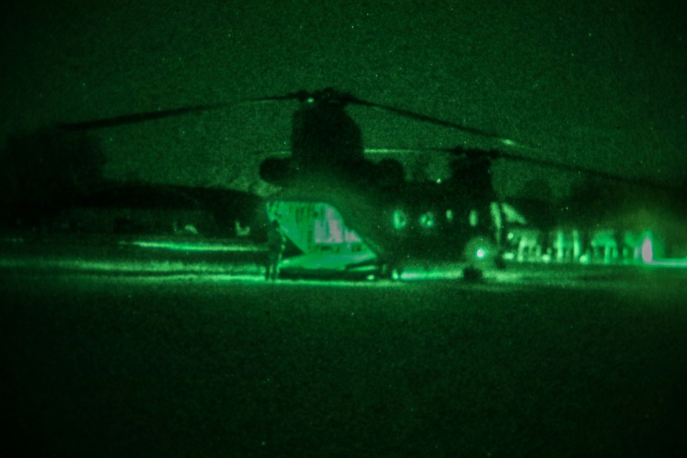 4-319 AFAR conducts nighttime sling load trainng in Romania for Swift Response