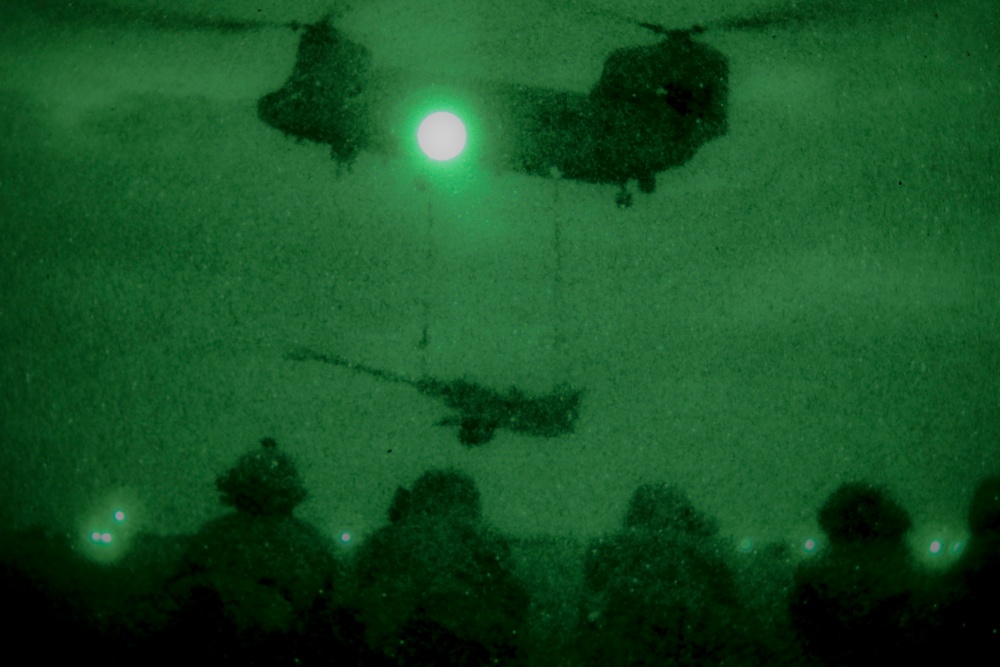4-319 AFAR conducts nighttime sling load operations in Romania for Swift Response