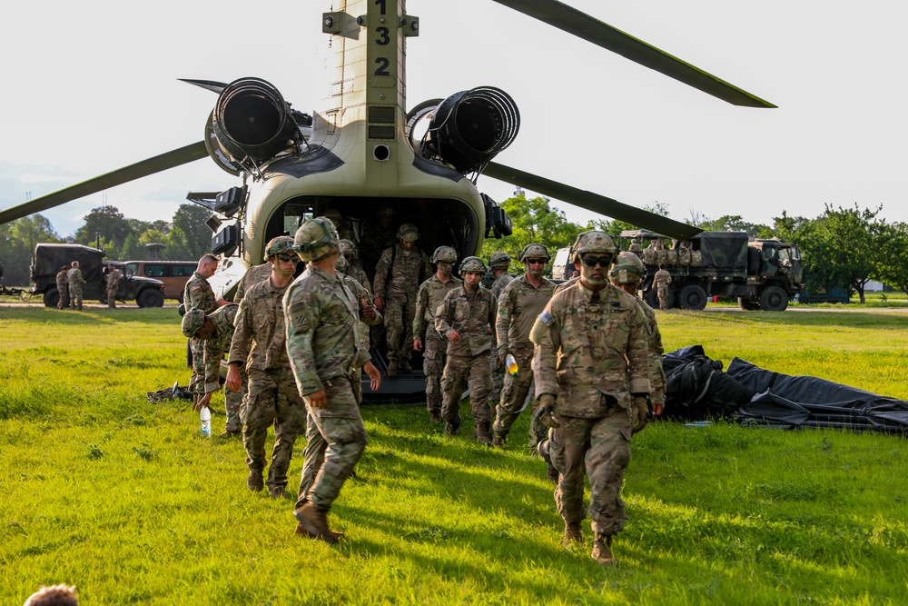 4-319 AFAR and 143rd IN Sky Soldiers conduct cold load training in Romania for Swift Response