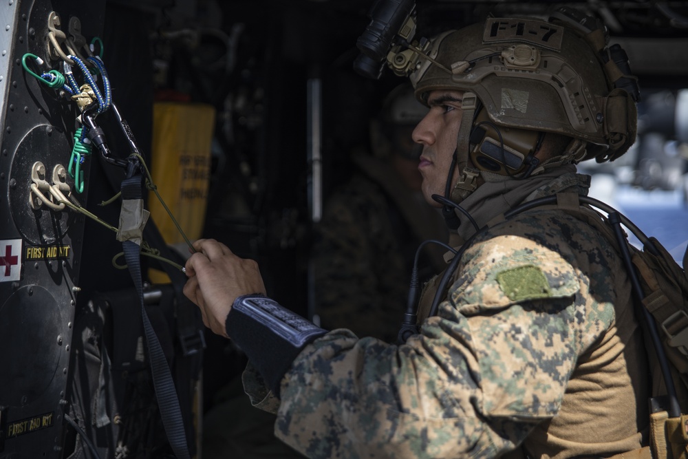 31st MEU Reconnaissance Marine prepares for VBSS helicopter overwatch