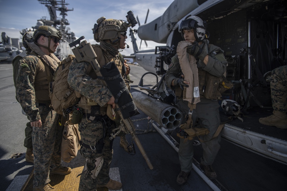 Dvids - Images - 31st Meu Reconnaissance Marine Prepares For Vbss 