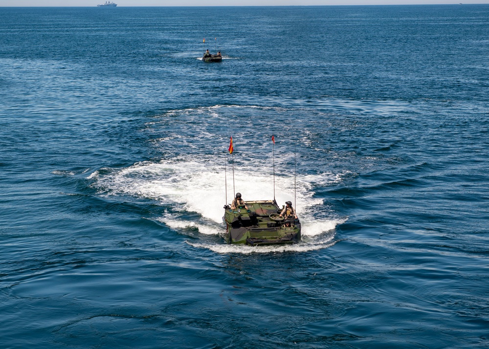 Amphibious assault vehicle