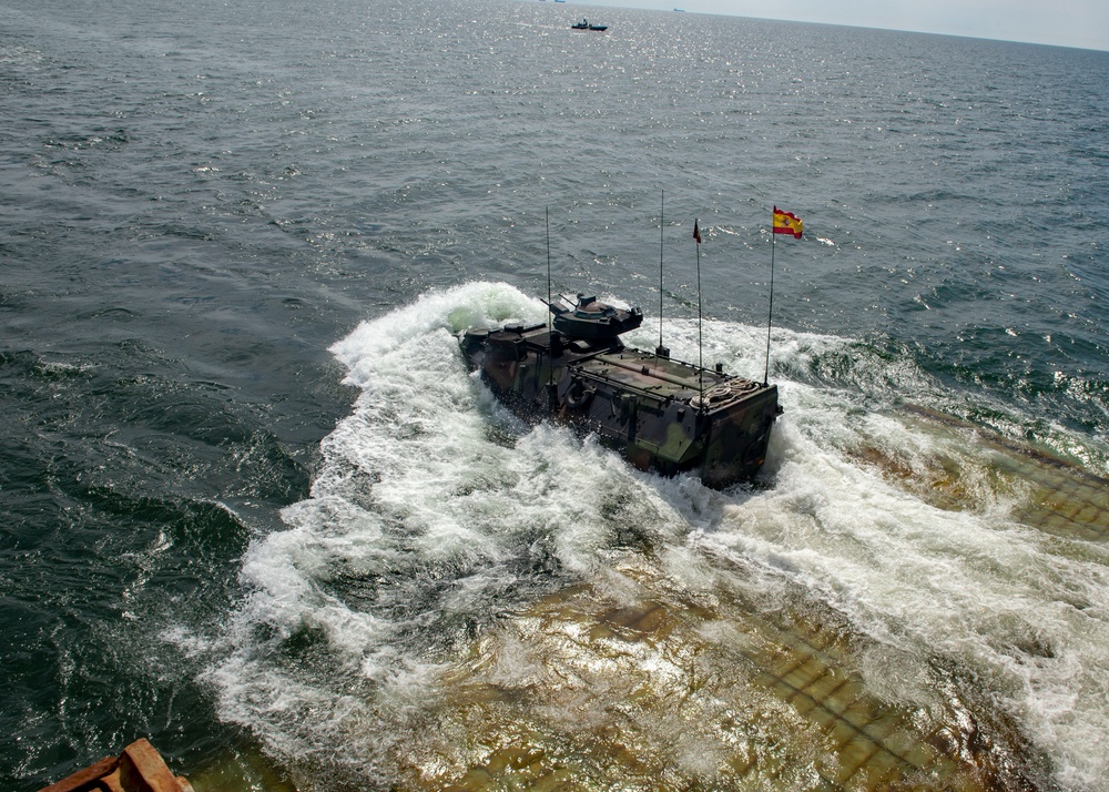 Amphibious assault vehicle