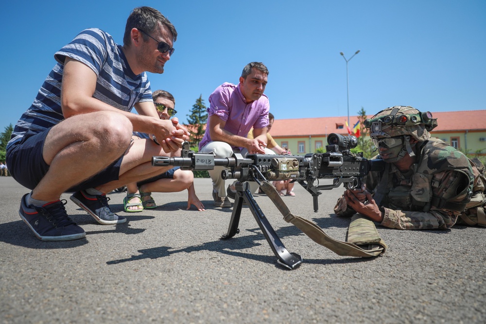 2CR Soldiers strengthen relations in Romania