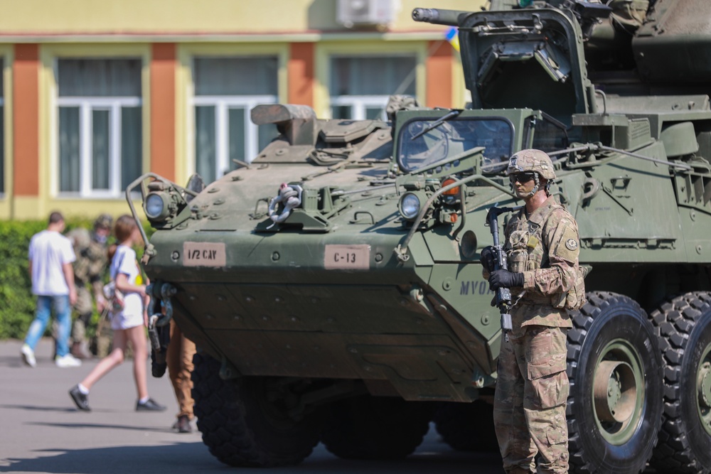 2CR Soldiers strengthen relations in Romania