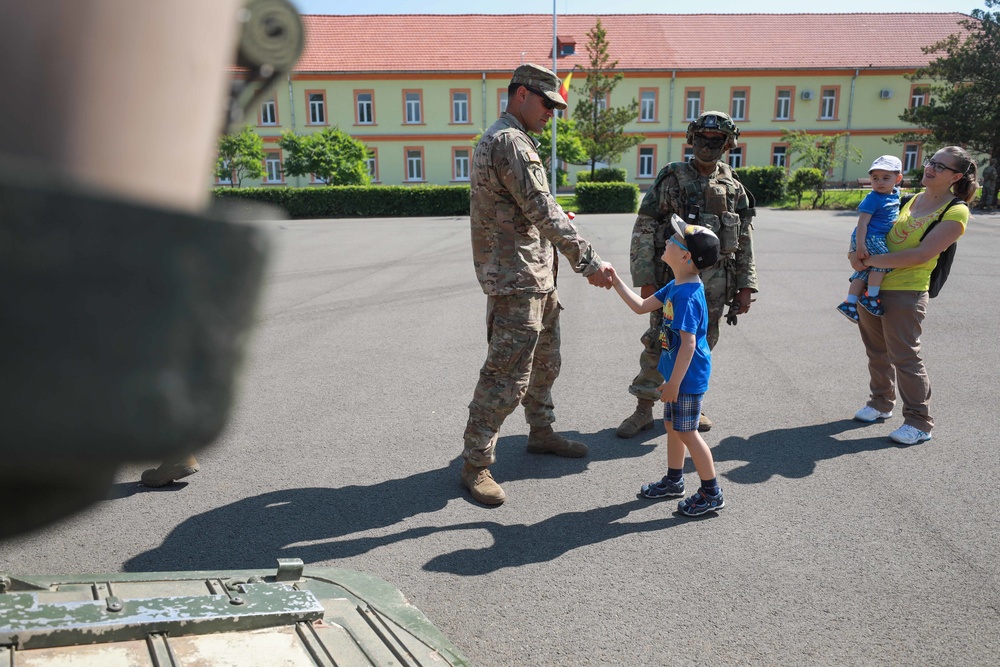 2CR Soldiers strengthen relations in Romania