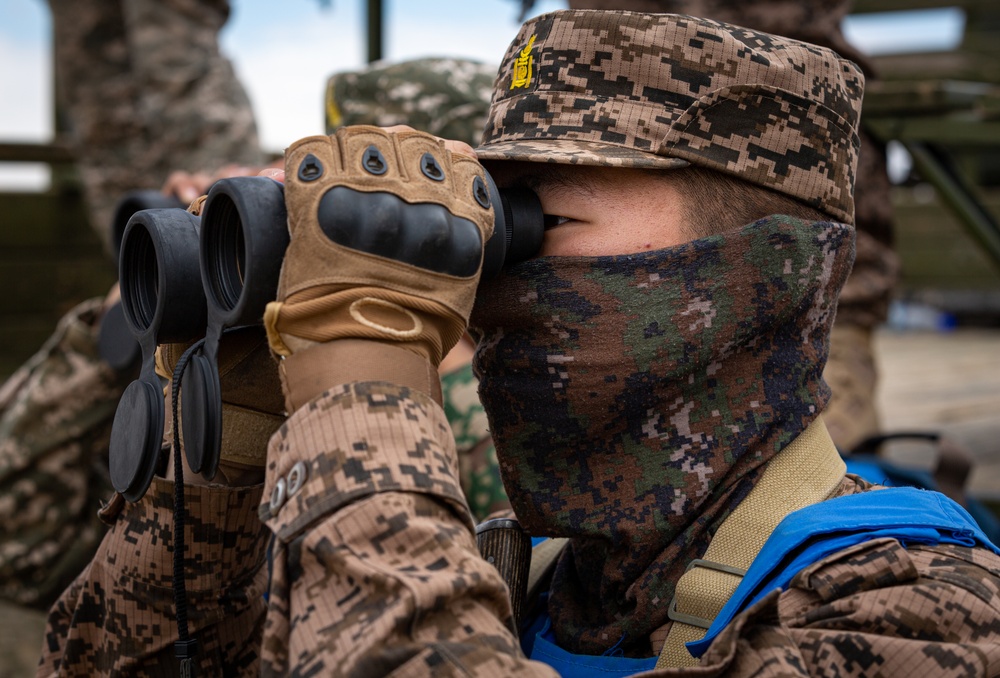 Mongolian and Malaysian soldiers conduct IED training