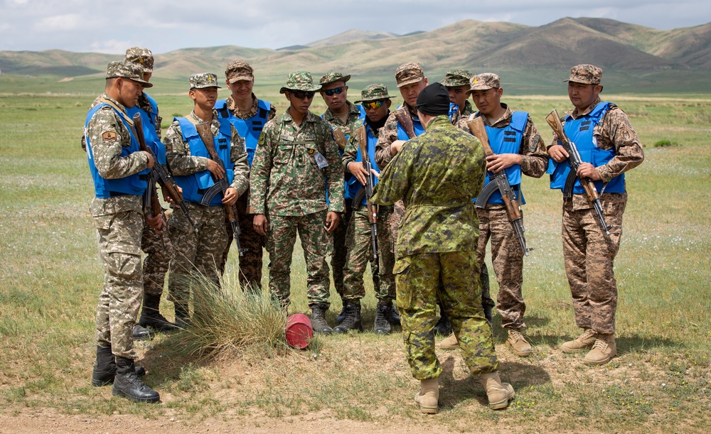 Mongolian and Malaysian soldiers conduct IED training